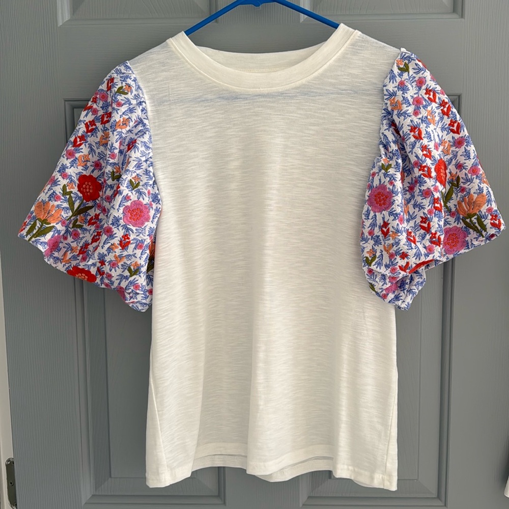 Like New THML floral puff sleeve cotton shirt
